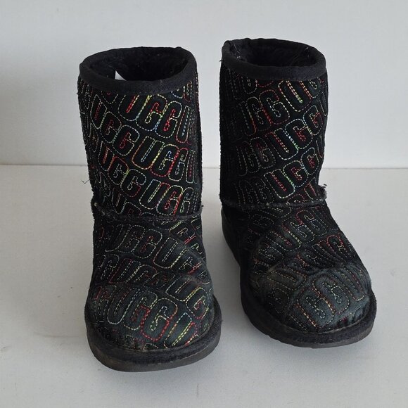 UGG | Kids' Classic II Graphic Stitch Boots black suede Shearling Sz 1 - Picture 2 of 6
